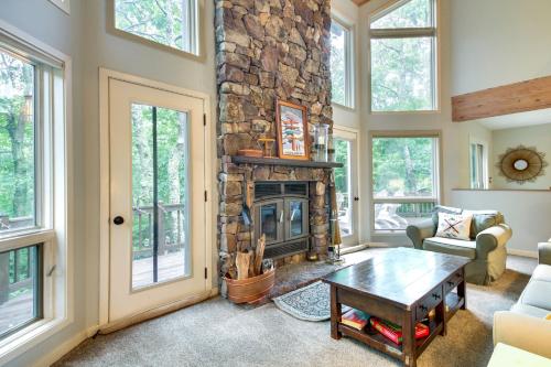 Wintergreen Resort Home with Deck, 1 Mi to Skiing! in Lyndhurst, USA