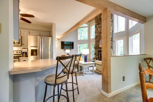 Wintergreen Resort Home with Deck, 1 Mi to Skiing! in Lyndhurst, USA