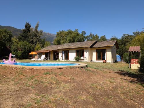 Linda casa en Olmue con amplia piscina y jardín