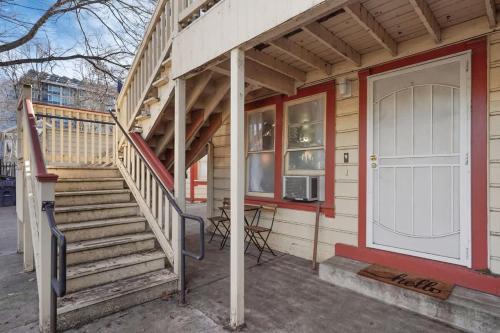 Homey Studio Near Downtown Sac and American River in Mansion Flats