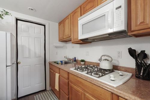 Homey Studio Near Downtown Sac and American River in Mansion Flats