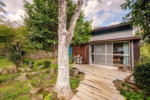 Exterior view, 新緑の南伊豆焚き火の宿ノキロ in Minamiizu