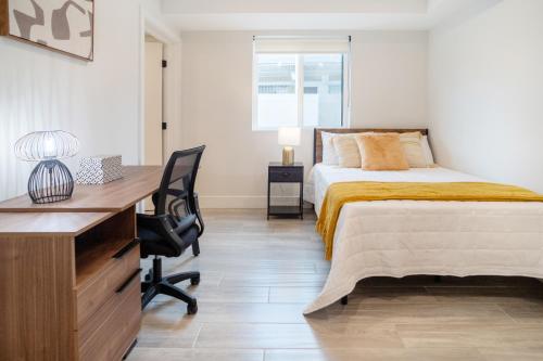 Cozy Urban Retreat near Downtown LA & USC - Private room with shared Living room and kitchen, Los Angeles (photo 2)