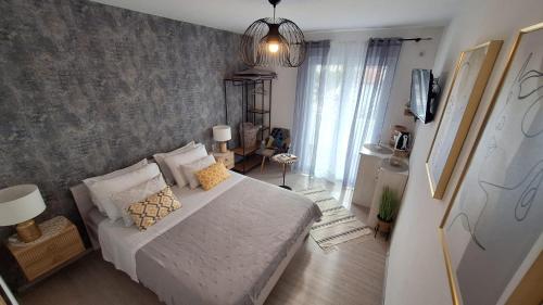 Apartments and rooms with parking space Hvar - 13161 - image 2