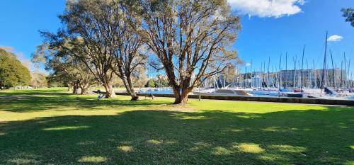 Surrounding environment, Elegantly Appointed Apartment with Harbour Views in Darling Point