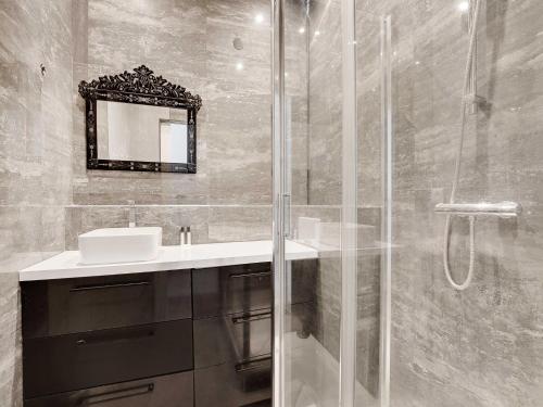 Magnificent Appt -2BD/4P -Georges V/Champs-Élysées - image 5