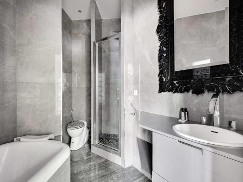 Magnificent Appt -2BD/4P -Georges V/Champs-Élysées - image 6