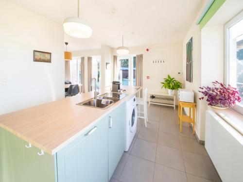 Køkken, Stylish Retreat with Sauna in Saint-Hubert