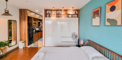 One-Bedroom Apartment image 9