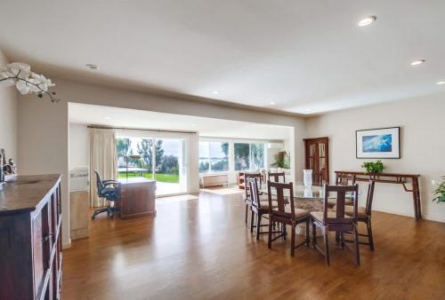 Best Ocean & Bay Views in SD Large Backyard Air Conditioning in Bay Park