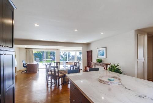 Best Ocean & Bay Views in SD Large Backyard Air Conditioning in Bay Park