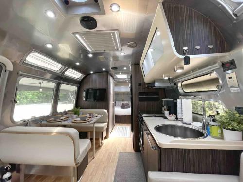 Cozy & Fun Airstream Camper Near Downtown & Beach, Savannah (fotografie 8)