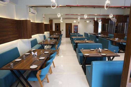 Étterem, Hotel Royal Bistro in ONGC Nagar