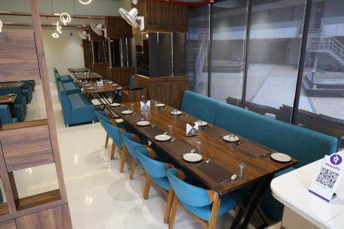 Étterem, Hotel Royal Bistro in ONGC Nagar