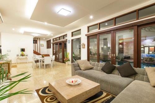 Dragonville 3BR Private Pool Canggu Residence CYN in Sei Pinang