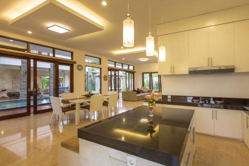 Dragonville 3BR Private Pool Canggu Residence CYN in Sei Pinang