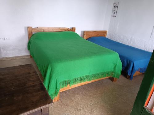 2 twin beds