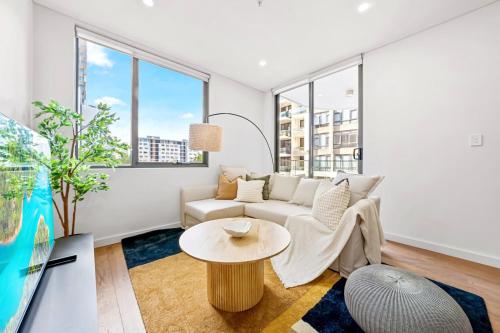 Modern Oasis in Waterloo 1 BR with Tea Room and Free Parking in Waterloo