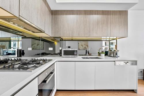 Modern Oasis in Waterloo 1 BR with Tea Room and Free Parking in Waterloo
