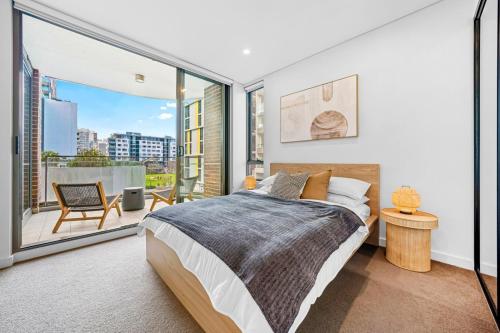 Modern Oasis in Waterloo 1 BR with Tea Room and Free Parking in Waterloo