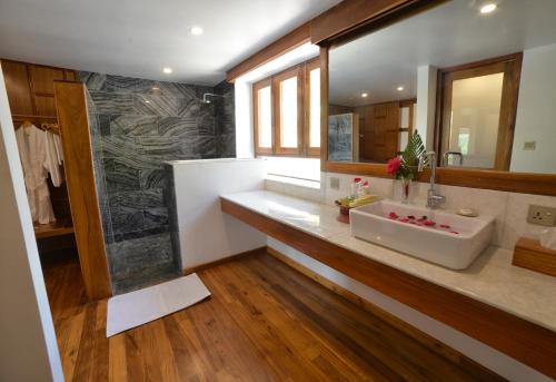 Deluxe Double or Twin Room with Mountain View image 4