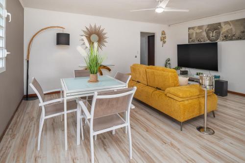 Goldy House, logement vue mer , 10min port et aéroport 2