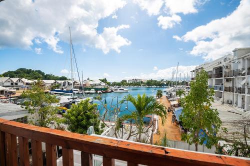 EBT House, appartement, jacuzzi vue mer, 10 min aeroport et port in Baimbridge