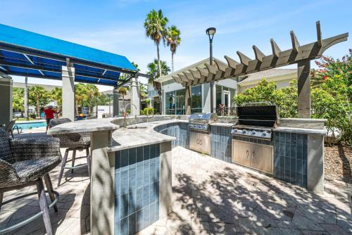 Modern 2BR2BA King Bed Pool, Gym #7 in 城市與鄉村