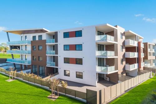 . Sunny 2-Bedroom Apartment with Parking in Rouse Hill