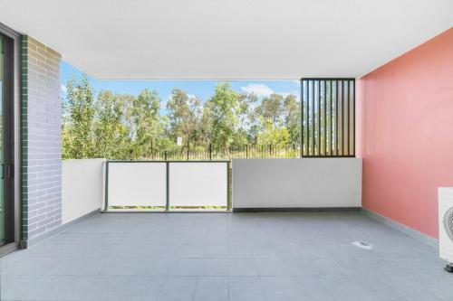 Sunny 2-Bedroom Apartment with Parking in Rouse Hill