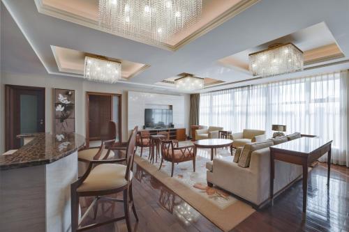 Presidential Suite image 9