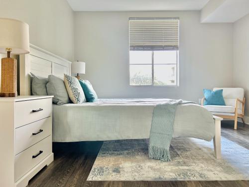 2BD 2BA Santa Monica Apartment with Relaxing Pool View, Los Angeles (fotografie 8)