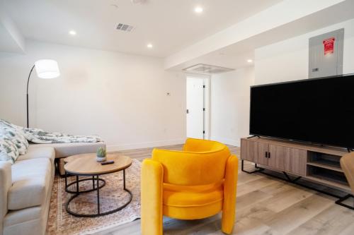 Stylish & Cozy Retreat Near USC & Downtown LA, Лос-Анджелес (фото 10)