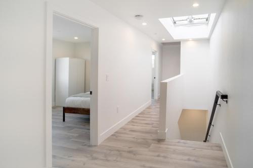 Stylish & Cozy Retreat Near USC & Downtown LA, Лос-Анджелес (фото 9)