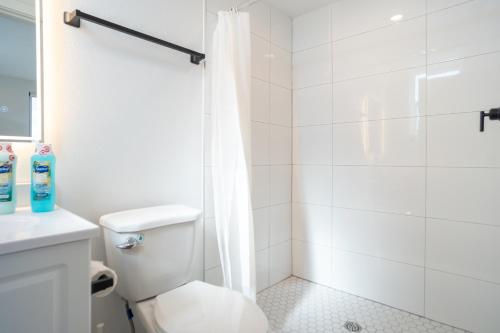 Stylish & Cozy Retreat Near USC & Downtown LA, Лос-Анджелес (фото 7)