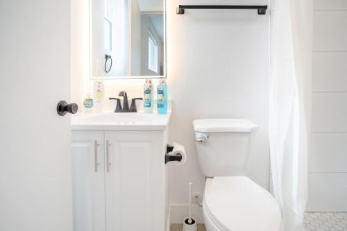 Stylish & Cozy Retreat Near USC & Downtown LA, Лос-Анджелес (фото 8)