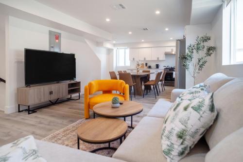 Stylish & Cozy Retreat Near USC & Downtown LA 2