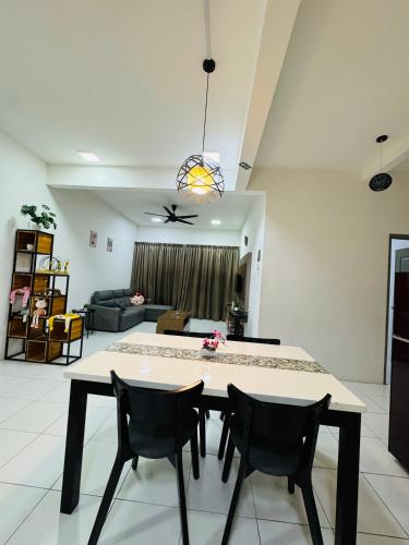 AYAAN QUINTET FAMILY HoMESTAY COMPLEMENTARY Breakfast AYAAN QUINTET FAMILY HoMESTAY COMPLEMENTARY Breakfast