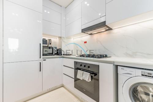 City Views 1BR Close to Golf Course & Attractions, Binghatti Venus, Jumeirah Village Circle by Deluxe Holiday Homes, Dubai (Foto 4)