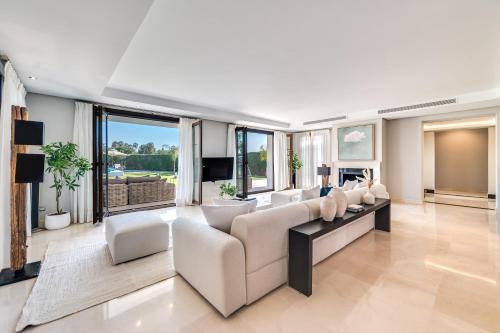 Villa room in VACATION MARBELLA I Villa Milka Frontline Golf Giant Private Heated Pool Close to High-end Restaurants 8min Puerto Banus Cine Room