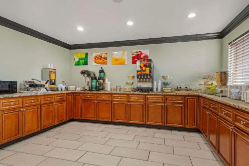 Quality Inn & Suites Morrow Atlanta South - image 10