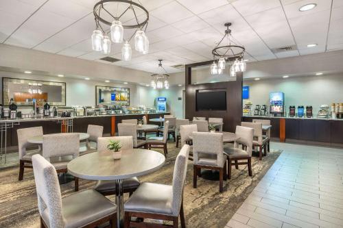 Food and beverages, Comfort Inn & Suites Logan International Airport in Boston (MA)