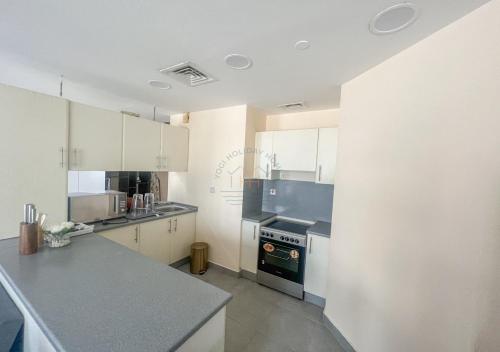 Yogi – Studio | Rooftop Pool | Barsha Heights - image 4