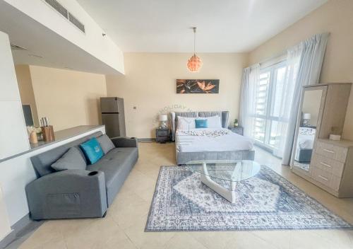 Yogi - Studio - Rooftop Pool - Barsha Heights, Dubaj