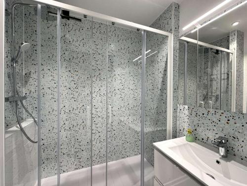 Studio Apartment image 10
