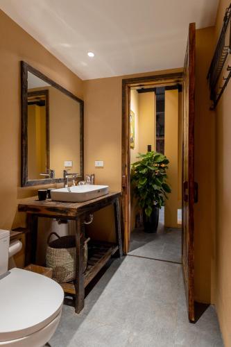 Maple Boutique Apartment - 화장실