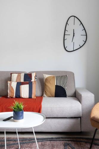 Inviting and bright 7-Person Apartment in Antwerp, Amberes (foto 9)