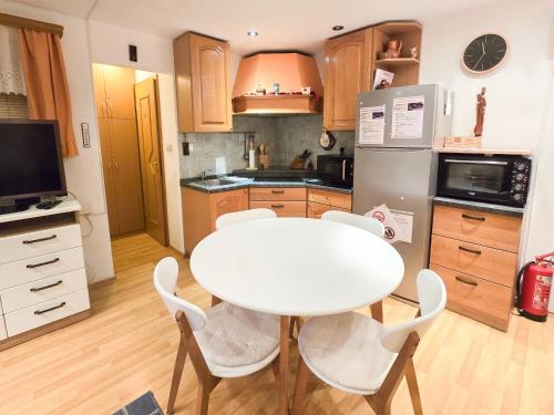 บริการและสิ่งอำนวยความสะดวก, House Banovci with private Sauna in บานอฟชี