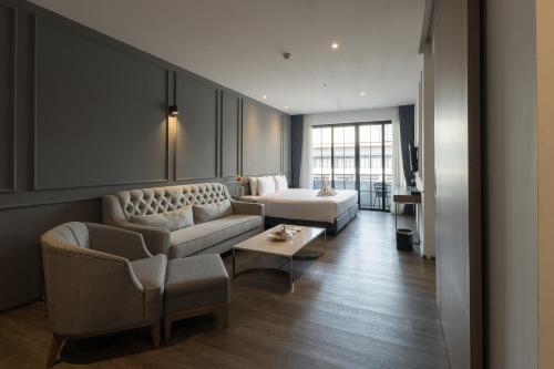 Honeymoon Suite image 1