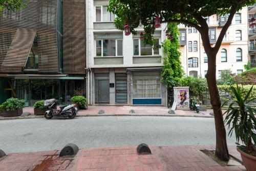 Mayer Tatarbey Apartments - image 9